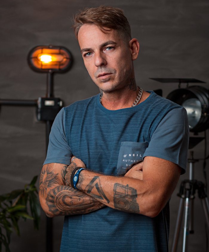 Foto original do Fabrício, de camiseta azul